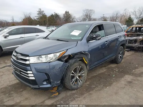 5TDBZRFH3JS804260 2018 TOYOTA HIGHLANDER - Image 2