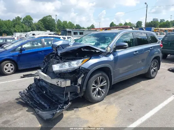 5TDBZRFH3JS806347 2018 TOYOTA HIGHLANDER - Image 2