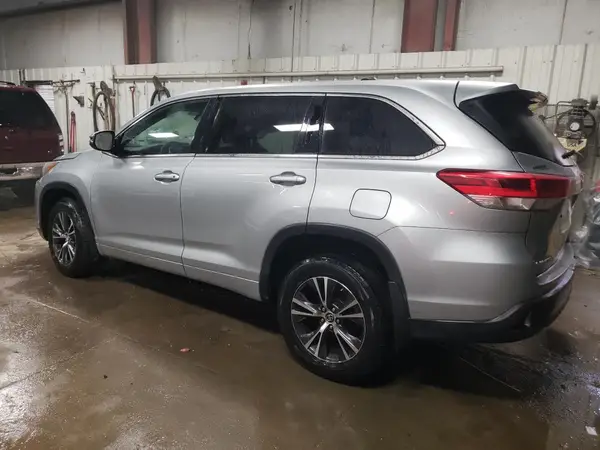 5TDBZRFH3JS813153 2018 TOYOTA HIGHLANDER - Image 2