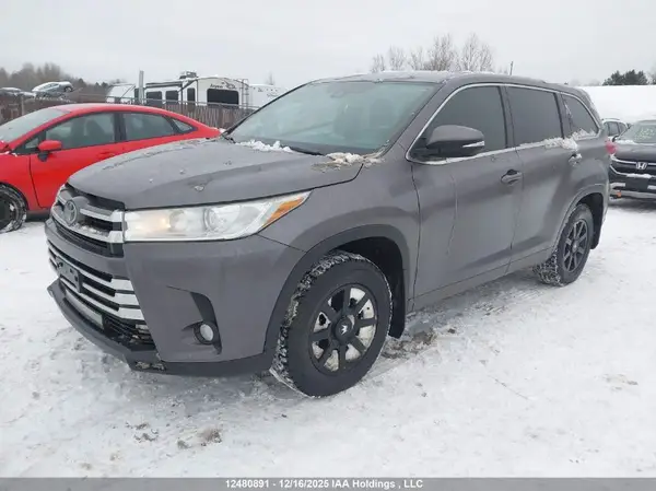 5TDBZRFH3JS824086 2018 TOYOTA HIGHLANDER - Image 2
