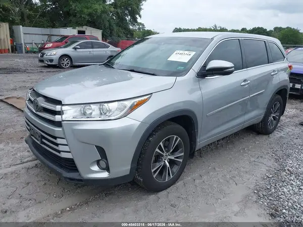 5TDBZRFH3JS831801 2018 TOYOTA HIGHLANDER - Image 2