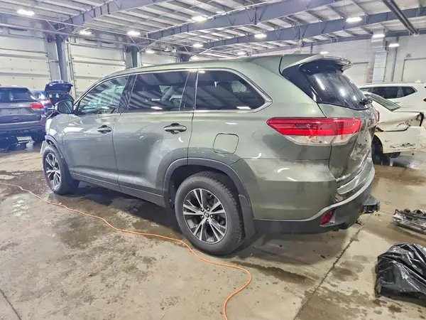5TDBZRFH3JS834844 2018 TOYOTA HIGHLANDER - Image 2