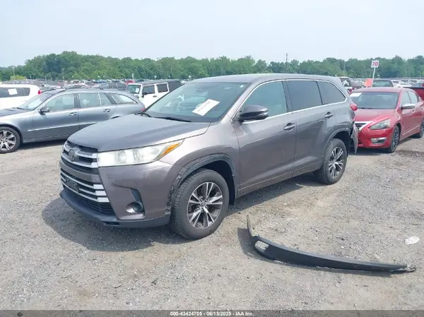 5TDBZRFH3JS841728 2018 TOYOTA HIGHLANDER - Image 2