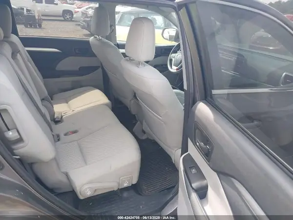5TDBZRFH3JS841728 2018 TOYOTA HIGHLANDER - Image 8