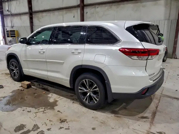 5TDBZRFH3JS856021 2018 TOYOTA HIGHLANDER - Image 2