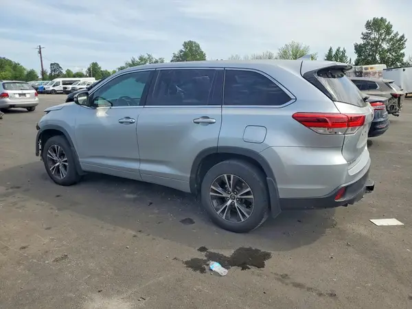 5TDBZRFH3JS865513 2018 TOYOTA HIGHLANDER - Image 2