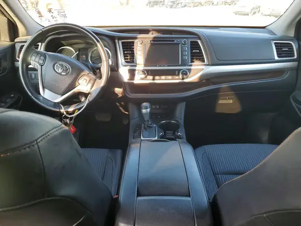5TDBZRFH3JS869951 2018 TOYOTA HIGHLANDER - Image 8