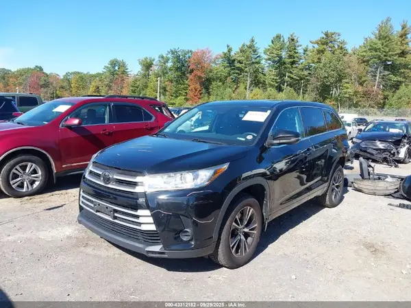 5TDBZRFH3JS871103 2018 TOYOTA HIGHLANDER - Image 2