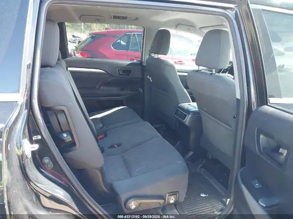 5TDBZRFH3JS871103 2018 TOYOTA HIGHLANDER - Image 8