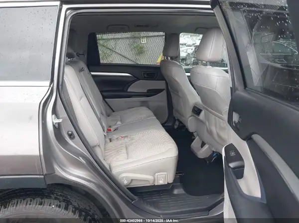 5TDBZRFH3JS874700 2018 TOYOTA HIGHLANDER - Image 8