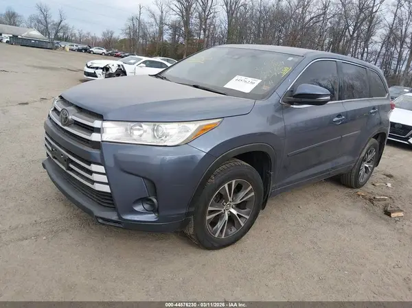 5TDBZRFH3JS877239 2018 TOYOTA HIGHLANDER - Image 2