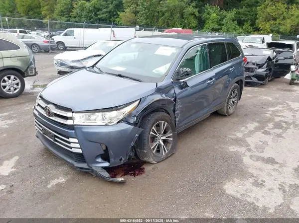 5TDBZRFH3JS878598 2018 TOYOTA HIGHLANDER - Image 2