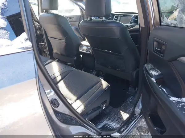5TDBZRFH3JS879217 2018 TOYOTA HIGHLANDER - Image 8