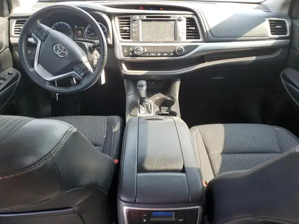 5TDBZRFH3JS880397 2018 TOYOTA HIGHLANDER - Image 8