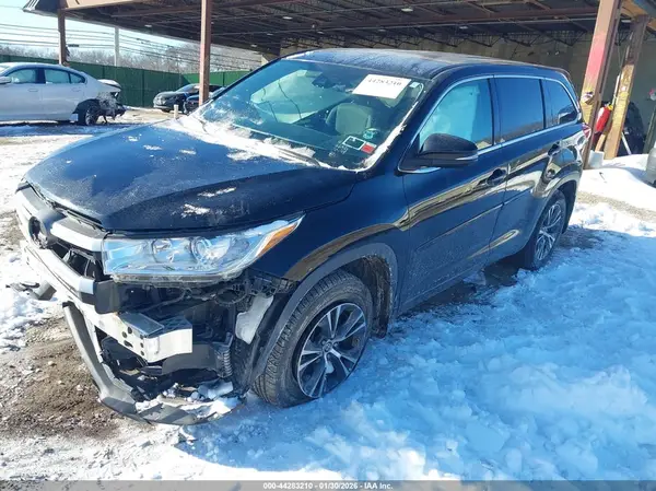 5TDBZRFH3JS886149 2018 TOYOTA HIGHLANDER - Image 2