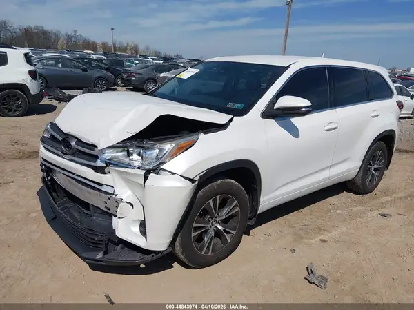 5TDBZRFH3JS888435 2018 TOYOTA HIGHLANDER - Image 2