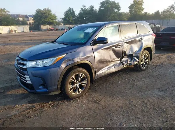 5TDBZRFH3JS889441 2018 TOYOTA HIGHLANDER - Image 2
