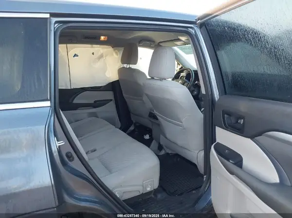 5TDBZRFH3JS889441 2018 TOYOTA HIGHLANDER - Image 8