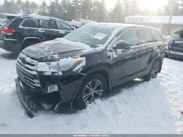 5TDBZRFH3JS892596 2018 TOYOTA HIGHLANDER - Image 2