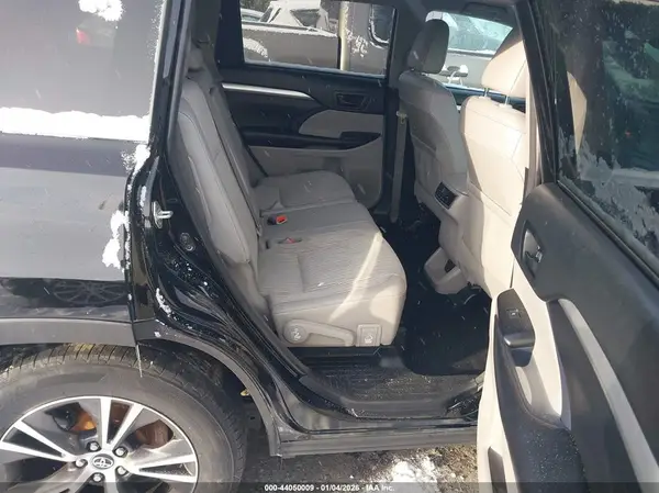 5TDBZRFH3JS892596 2018 TOYOTA HIGHLANDER - Image 8