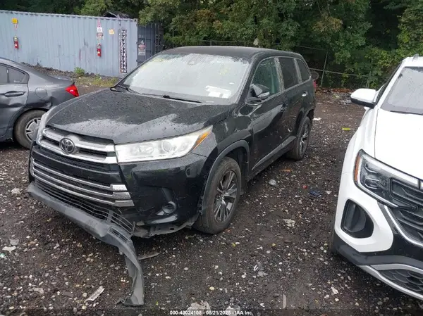 5TDBZRFH3JS898205 2018 TOYOTA HIGHLANDER - Image 2