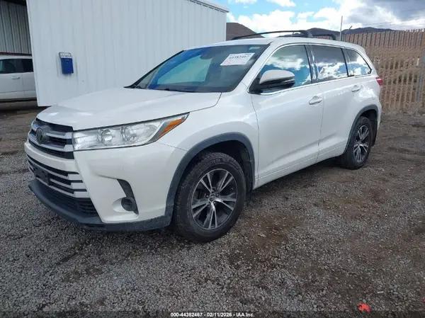 5TDBZRFH3JS904889 2018 TOYOTA HIGHLANDER - Image 2