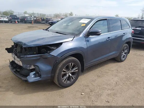 5TDBZRFH3JS907369 2018 TOYOTA HIGHLANDER - Image 2