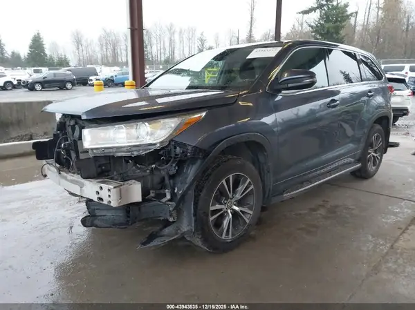 5TDBZRFH3JS908084 2018 TOYOTA HIGHLANDER - Image 2