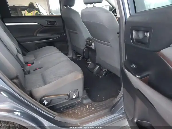 5TDBZRFH3JS908084 2018 TOYOTA HIGHLANDER - Image 8