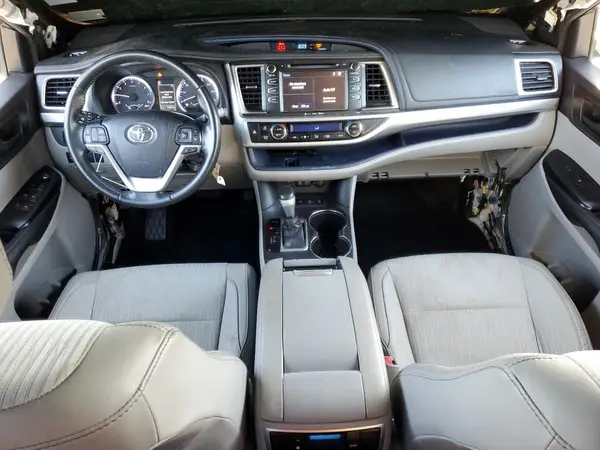 5TDBZRFH3JS909509 2018 TOYOTA HIGHLANDER - Image 8