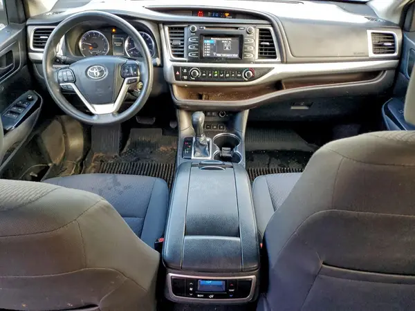 5TDBZRFH3JS914922 2018 TOYOTA HIGHLANDER - Image 8