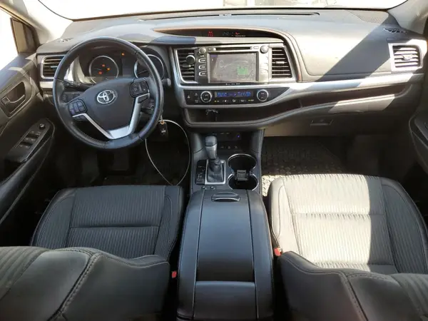 5TDBZRFH3KS708176 2019 TOYOTA HIGHLANDER - Image 8