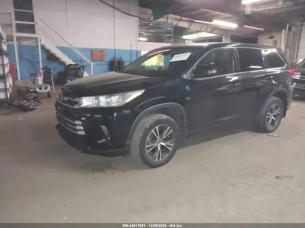 5TDBZRFH3KS719257 2019 TOYOTA HIGHLANDER - Image 2