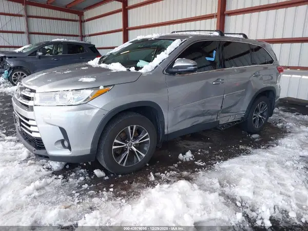 5TDBZRFH3KS726290 2019 TOYOTA HIGHLANDER - Image 2