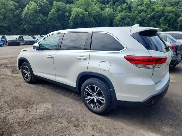 5TDBZRFH3KS729898 2019 TOYOTA HIGHLANDER - Image 2