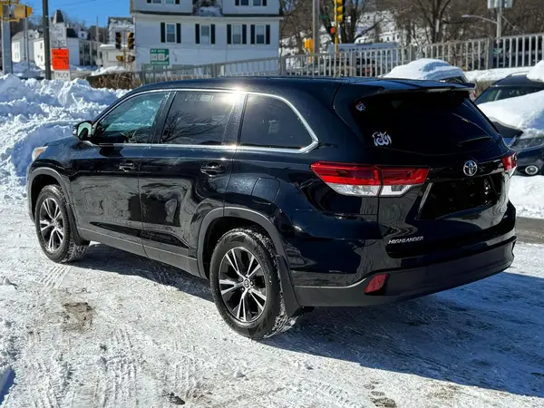 5TDBZRFH3KS745194 2019 TOYOTA HIGHLANDER - Image 2