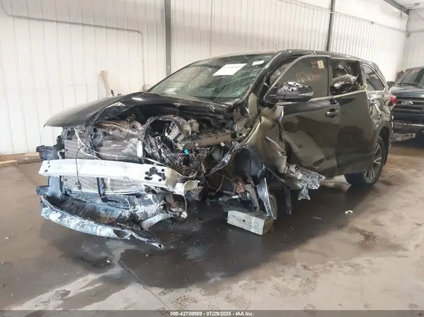 5TDBZRFH3KS933004 2019 TOYOTA HIGHLANDER - Image 2