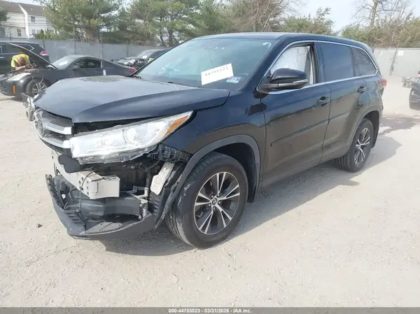 5TDBZRFH3KS939739 2019 TOYOTA HIGHLANDER - Image 2