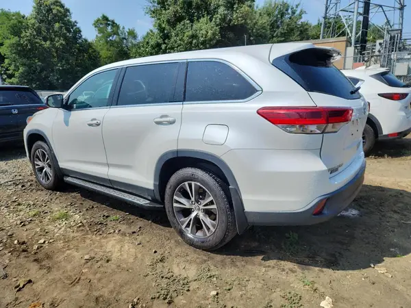 5TDBZRFH3KS940096 2019 TOYOTA HIGHLANDER - Image 2