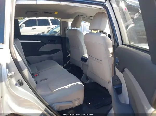 5TDBZRFH3KS956251 2019 TOYOTA HIGHLANDER - Image 8
