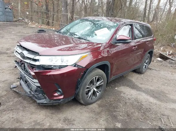 5TDBZRFH3KS960526 2019 TOYOTA HIGHLANDER - Image 2
