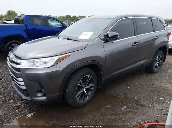 5TDBZRFH3KS960834 2019 TOYOTA HIGHLANDER - Image 2