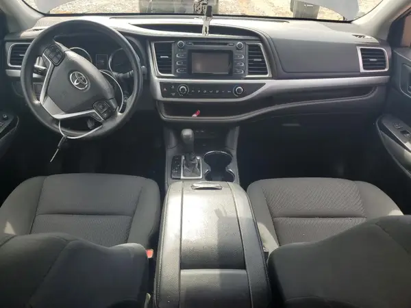 5TDBZRFH3KS961773 2019 TOYOTA HIGHLANDER - Image 8