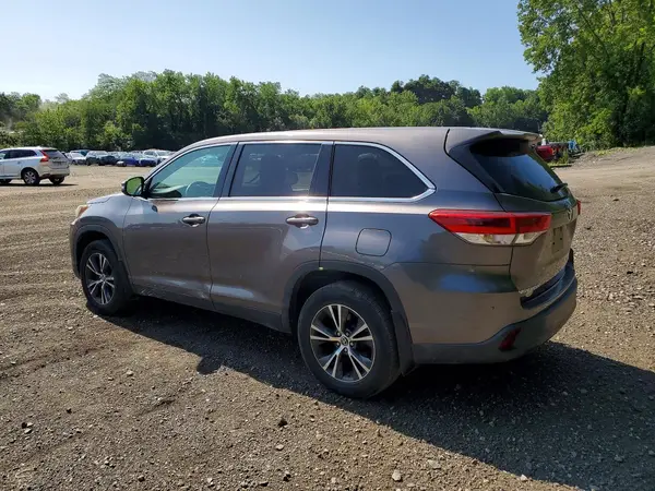 5TDBZRFH3KS962468 2019 TOYOTA HIGHLANDER - Image 2