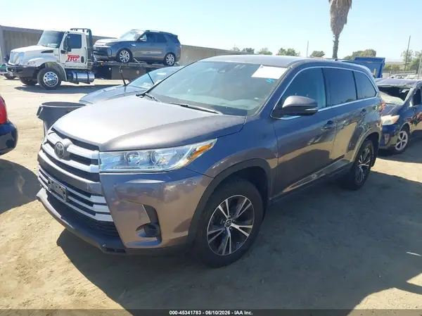 5TDBZRFH3KS978802 2019 TOYOTA HIGHLANDER - Image 2