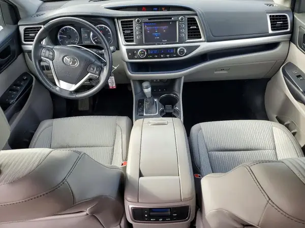 5TDBZRFH4HS364706 2017 TOYOTA HIGHLANDER - Image 8