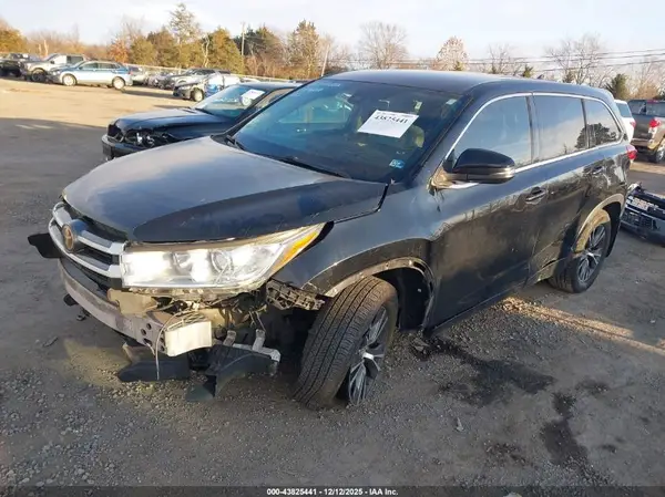 5TDBZRFH4HS388746 2017 TOYOTA HIGHLANDER - Image 2