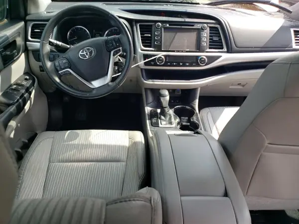 5TDBZRFH4HS417856 2017 TOYOTA HIGHLANDER - Image 8