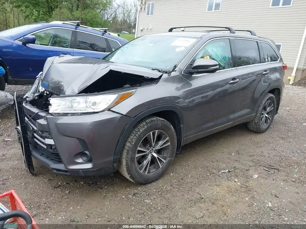 5TDBZRFH4HS430400 2017 TOYOTA HIGHLANDER - Image 2