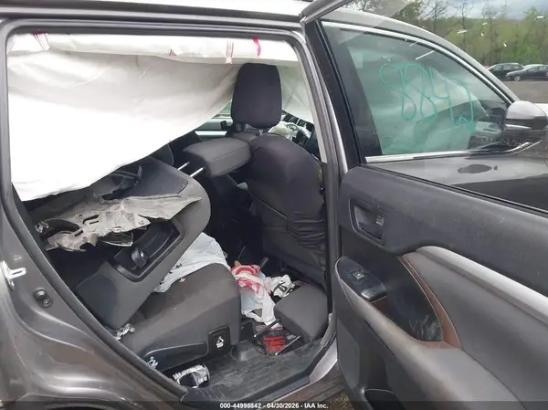5TDBZRFH4HS430400 2017 TOYOTA HIGHLANDER - Image 8